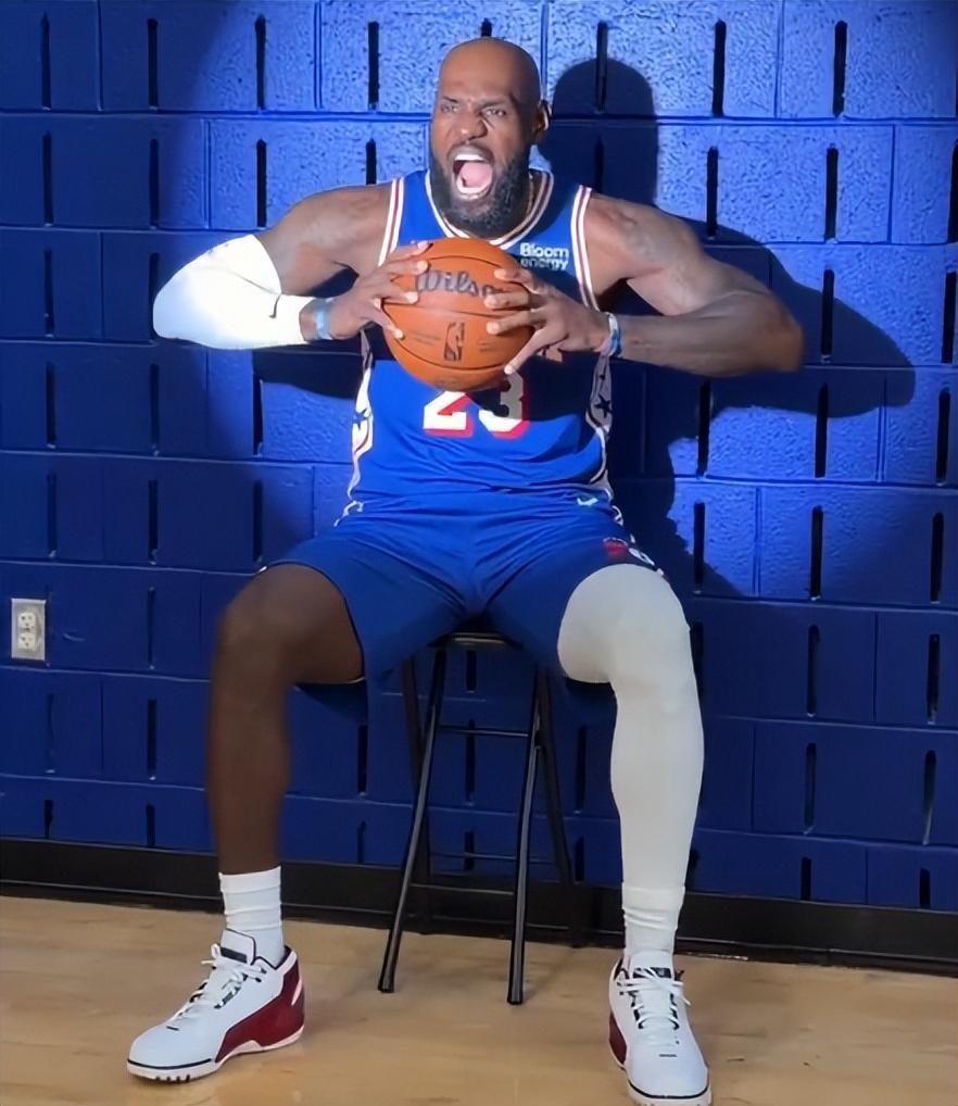 纳斯赞詹皇存超高球商是出色PG！老头参与所有训练 队记：他能设计战术